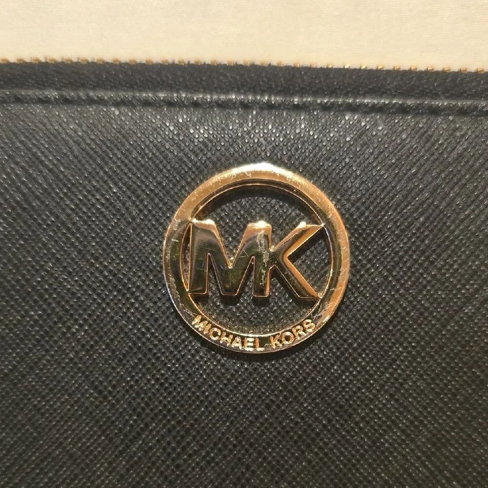 Michael Kors Black Wallet with Gold Logo - Picture 3 of 13